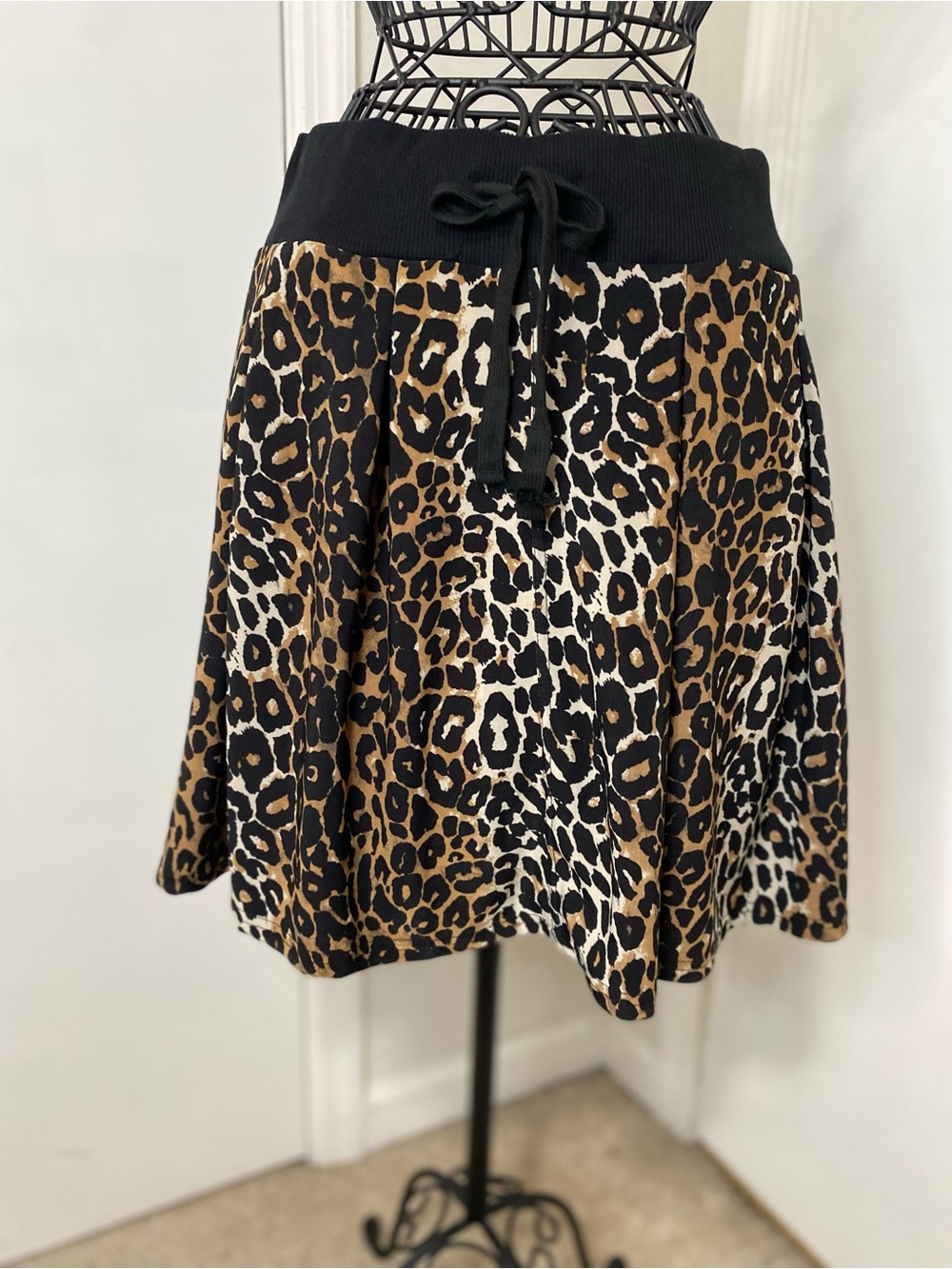 Thrill Jeans  Sz 2X Leopard Print Mini Skirt Elastic Waist Flare Animal Print